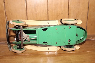 Lot 1060 - Meccano No.2 Constructor car in green (large...