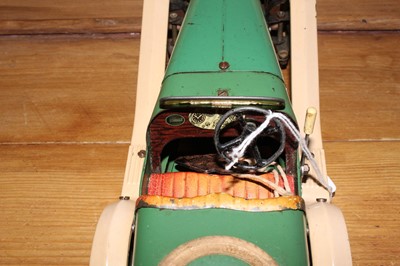 Lot 1060 - Meccano No.2 Constructor car in green (large...