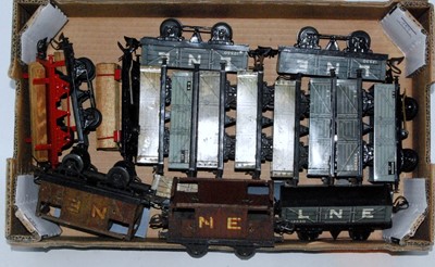 Lot 383 - Tray containing 17 Hornby wagons pre and post...
