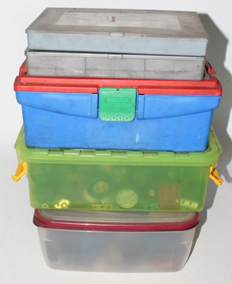 Lot 168 - 5 small boxes and trays containing mixed...