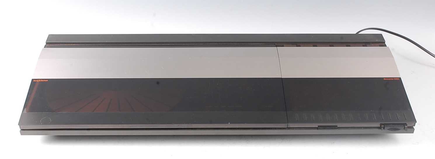 Lot 505 - A Bang & Olufsen Beocenter 2200 stereo system,...