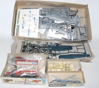 Lot 1011 - Airfix Group lot of 5 part started models as...