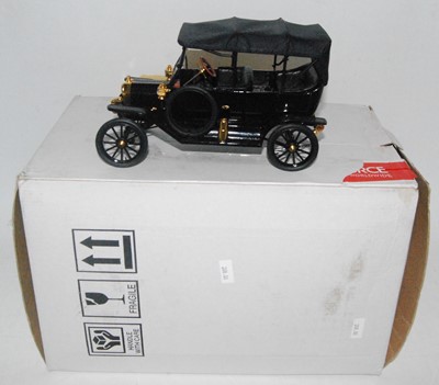 Lot 2226 - Franklin Mint 1/24th scale diecast model of a...