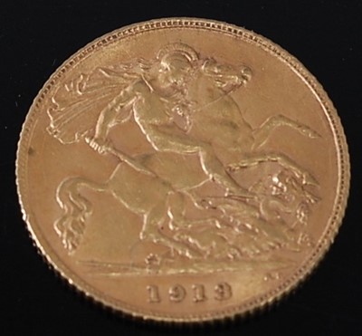 Lot 2019 - Great Britain, 1913 gold half sovereign,...