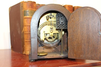 Lot 21 - A 1930s oak cased eight day mantel clock,...