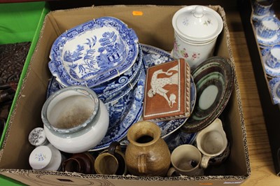 Lot 51 - A collection of various ceramics, to include a...