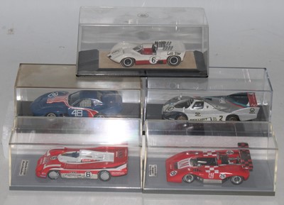 Lot 1999 - Five various plastic cased kit built/factory...