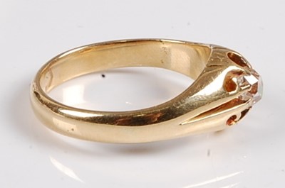 Lot 3122 - A yellow metal diamond single stone ring,...