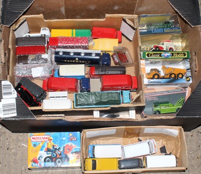 Lot 2211 - Large group of mixed models, boxed and loose...