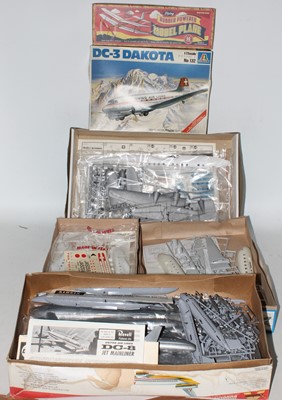 Lot 1014 - Group lot of various makers of civilian...