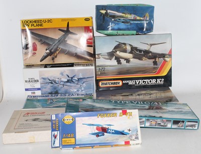 Lot 1019 - Large group lot of mainly aircraft kits by...