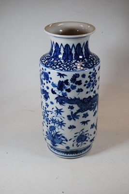 Lot 76 - A Chinese export blue & white porcelain vase...