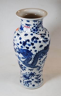Lot 77 - A Chinese export blue & white porcelain vase,...