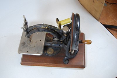 Lot 102 - A Wilcox & Gibbs 'Automatic' silent sewing...