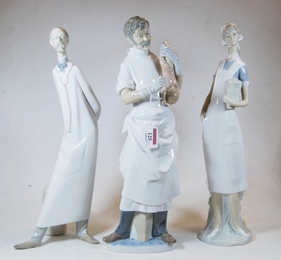 Lot 125 - A large Lladro Spanish porcelain model of an...