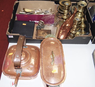 Lot 231 - Assorted metalware, to include cased and loose...