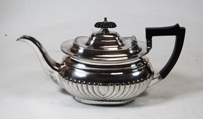 Lot 218 - A George V silver plated teapot, of...