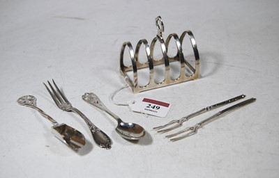 Lot 249 - A George V silver four-division toast rack;...