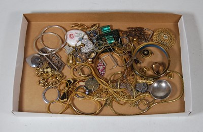 Lot 282 - A small collection of miscellaneous jewellery,...