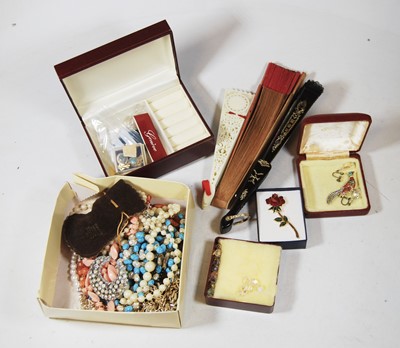 Lot 278 - A collection of miscellaneous items to include...
