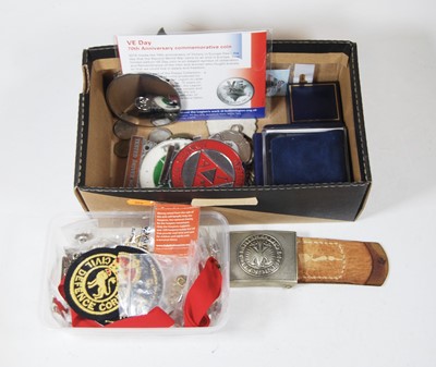 Lot 292 - A collection of miscellaneous items, to...