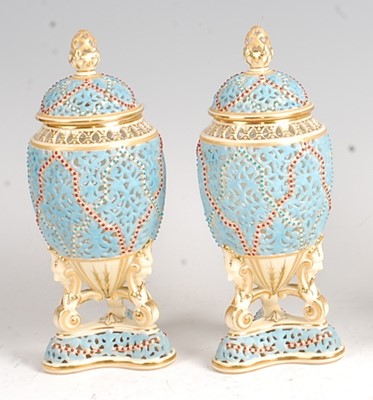 Lot 1048 - A pair of Grainger & Co Royal Chinaworks...