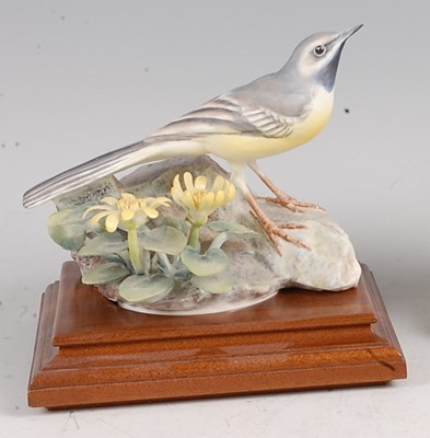 Lot 1046 - A Worcester porcelain model of a grey wagtail...