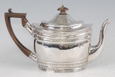 Lot 1122 - A George III silver teapot, having a finial...