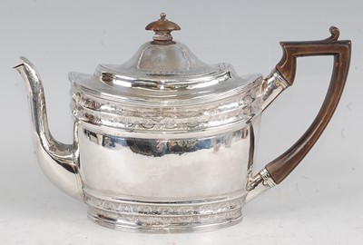 Lot 1122 - A George III silver teapot, having a finial...
