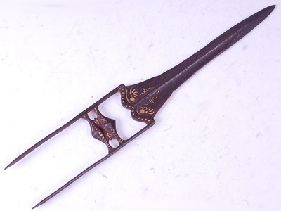 Lot 33 - * A 19th century Indian Katar, the 24cm double...