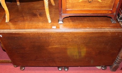 Lot 1437 - A George III mahogany dropleaf dining...