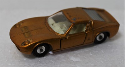 Lot 1619 - Matchbox No.33 Lamborghini Miura in gold with...