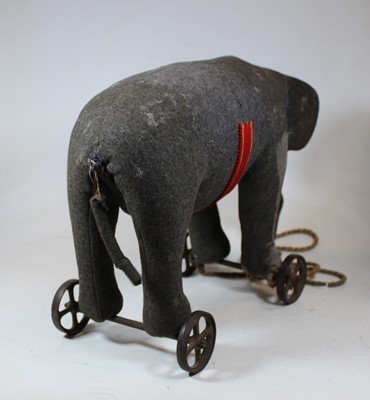 Lot 28 - An early 20th century Steiff pull-along...