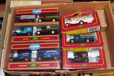 Lot 67 - Two boxes of assorted modern issue diecast, to...