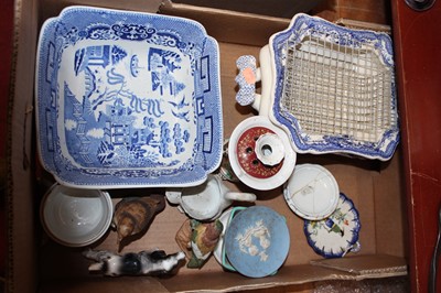 Lot 68 - A box of miscellaneous china, to include blue...