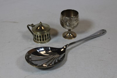 Lot 75 - A collection of miscellaneous metalware to...