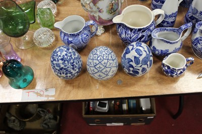 Lot 100 - A collection of miscellaneous china, to...