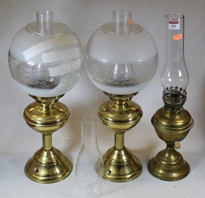 Lot 101 - An early 20th century brass pedestal oil lamp,...