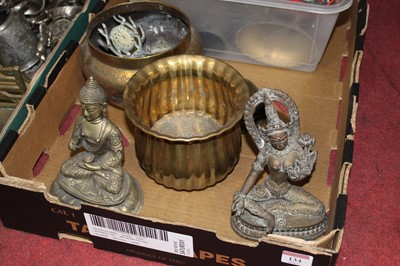 Lot 134 - Two boxes of miscellaneous metalware, to...