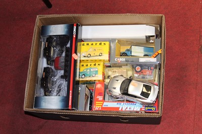 Lot 135 - A collection of modern issue diecast, to...