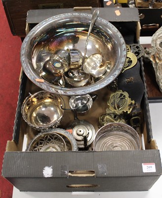 Lot 209 - A box of miscellaneous metalware, to include a...