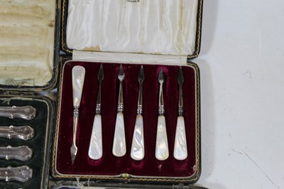 Lot 199 - A cased set of six early 20th century mother...