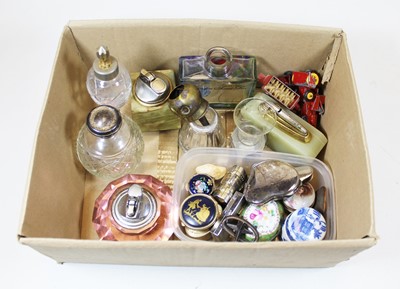 Lot 262 - A collection of miscellaneous items to include...