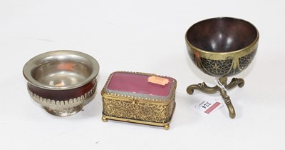 Lot 324 - A French trinket box and cover having glazed...