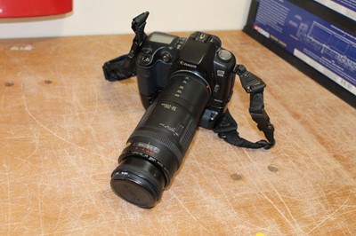 Lot 378 - A Canon EIS D60 digital camera, with Canon...