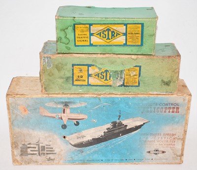 Lot 817 - A small group of 3 mixed models boxed, 2x...