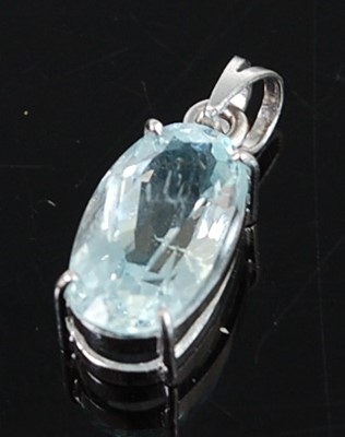 Lot 1225 - A white metal aquamarine single stone pendant,...