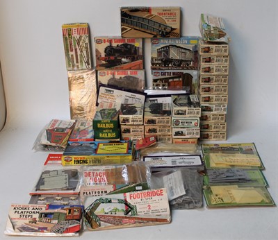 Lot 1033 - A large quantity of mixed railway kits,...
