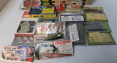 Lot 1033 - A large quantity of mixed railway kits,...