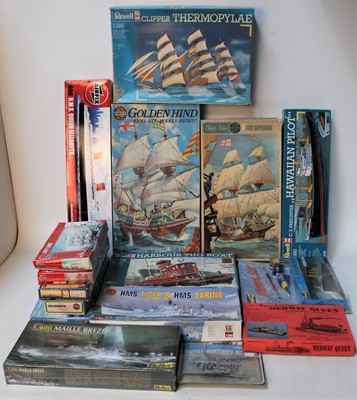 Lot 1036 - Large group of 16 ship kits by Airfix ,Revell,...
